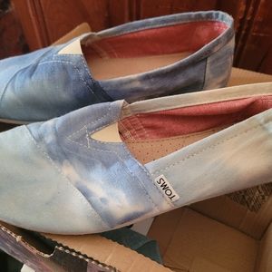 Tom's Tie Dye Blue Shoes